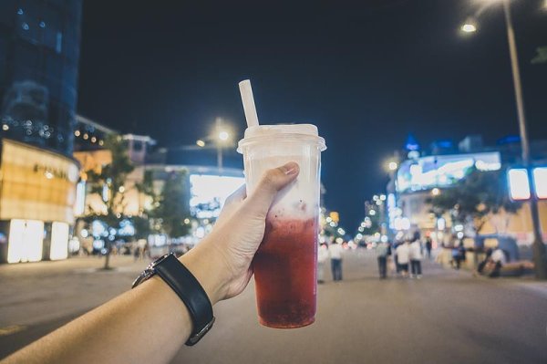 国荣配资 “喝不完、根本喝不完”的奶茶，最好这个时间内喝完